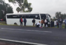 Autobús de pasajeros se sale de carretera y deja varios lesionados en la México-Pirámides