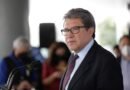 Veto por doble nacionalidad no debe llegar a los municipios: Monreal