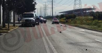 Motociclista perdió la vida tras impactarse contra una grúa en Metepec 