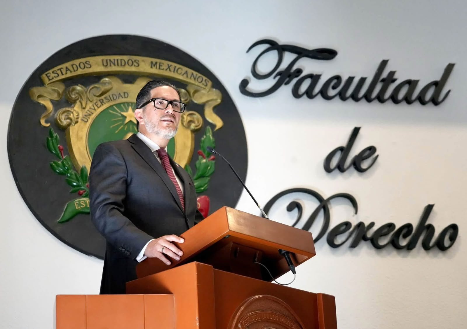 Dignidad y diálogo, bases de la justicia alternativa: Víctor Delgado