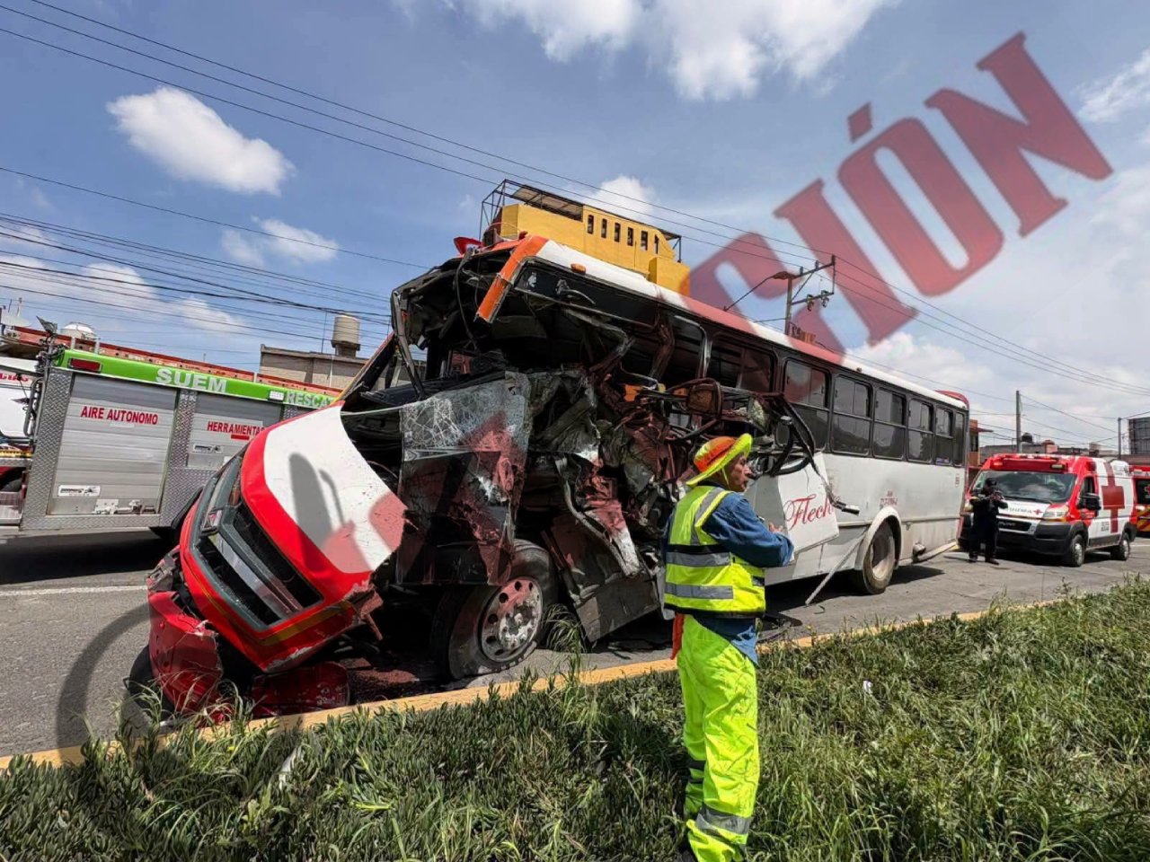 Fallece conductor de autobús que chocó el domingo en Toluca