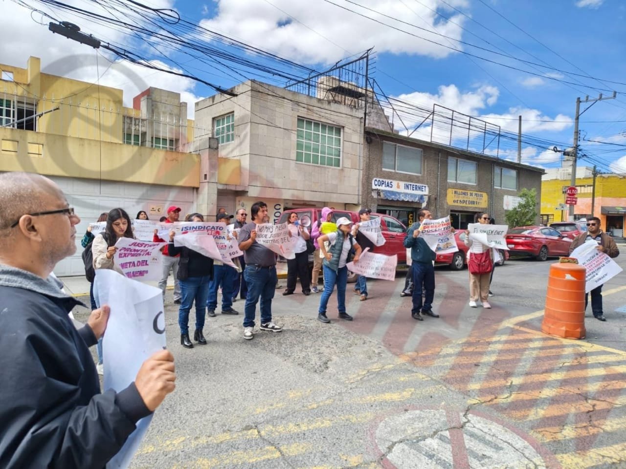 Integrantes del SUMAEM protestan contra presuntas trabas a derechos sindicales