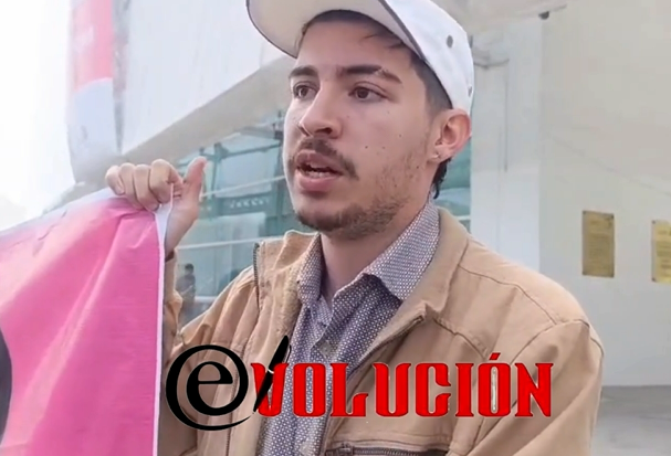 Jóvenes de SOMOSMX se manifestaron frente a IEEM para denunciar actos anticipados de campaña