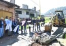 Carmen Albarrán da el banderazo de inicio a trabajos de pavimentación en calle de El Calvario