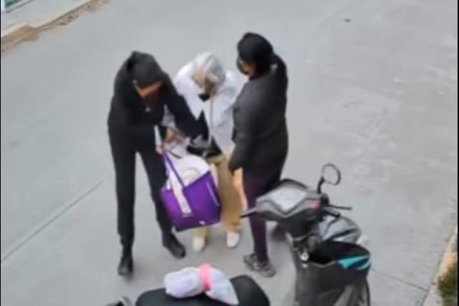 Indignación en Tepotzotlán por asalto de dos mujeres a una abuelita
