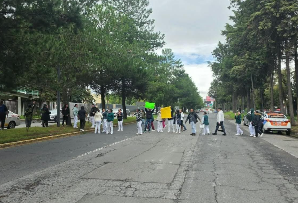 Personal médico del IMSS 251 cierra avenida Tecnológico por protesta