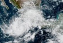 Huracán Simón se intensifica a categoría 4 y va hacia Jalisco