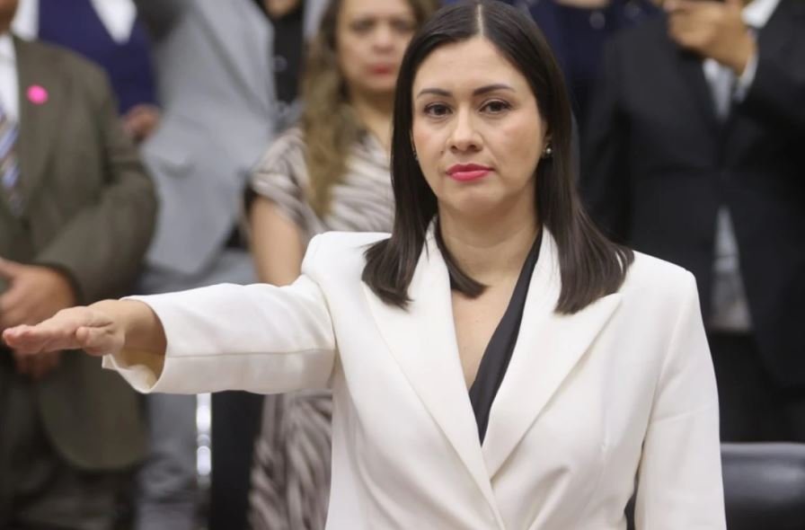 Eligen a Blanca Cruz como presidenta provisional del INE