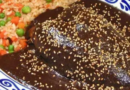 El mole: de la tradición prehispánica a la mesa mexicana